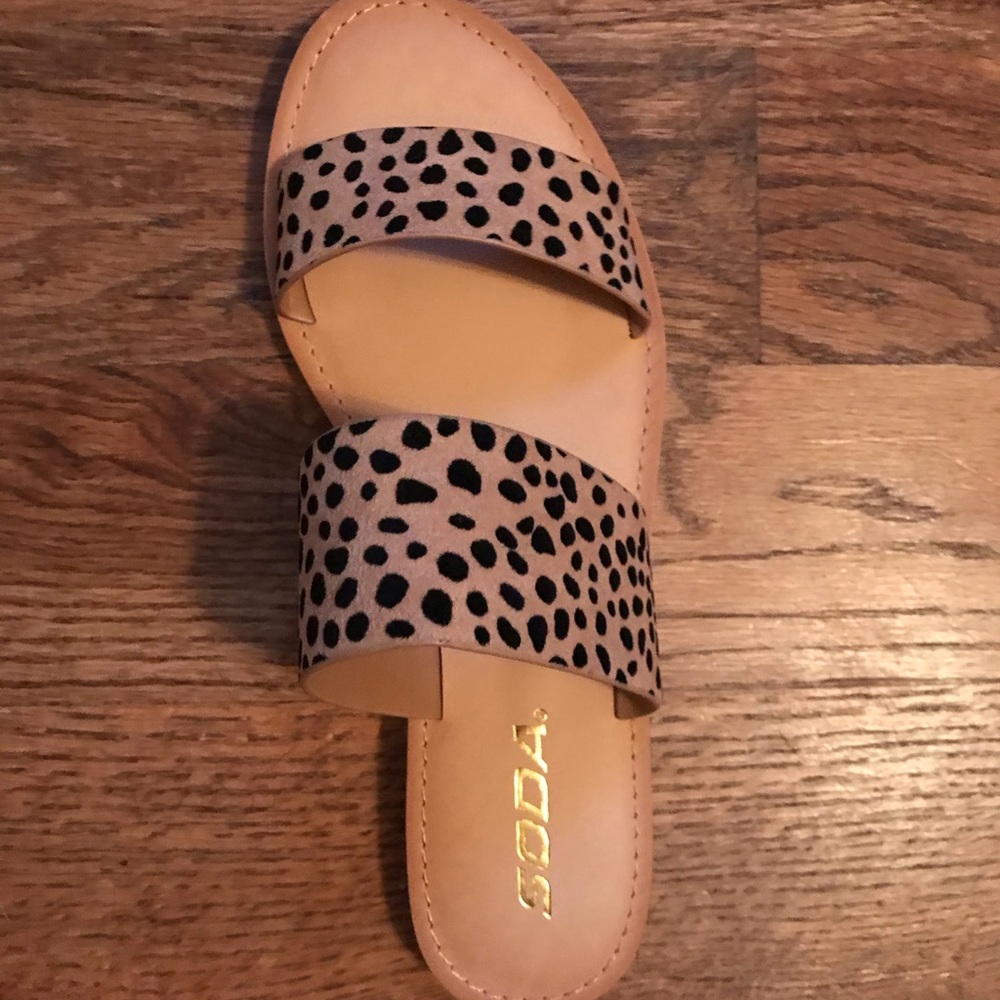 Leopard Sandals BRAND NEW IN BOX AND PLASTIC 7.5 fits like a 7